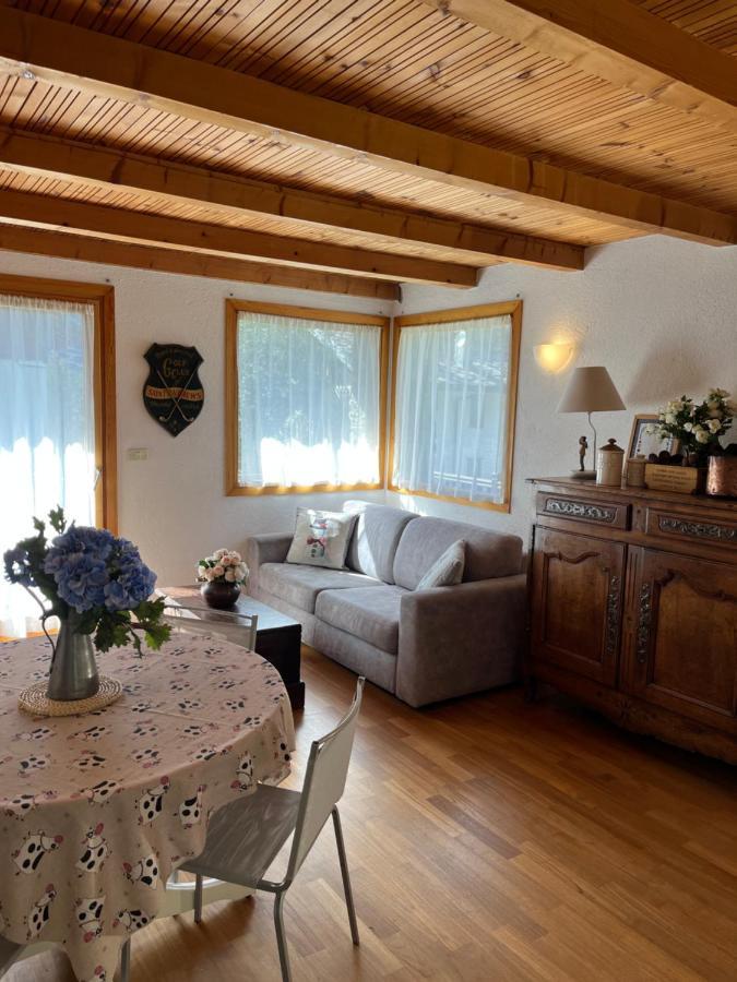 Chalet Blanc "Le Flocon" Courmayeur Exterior photo