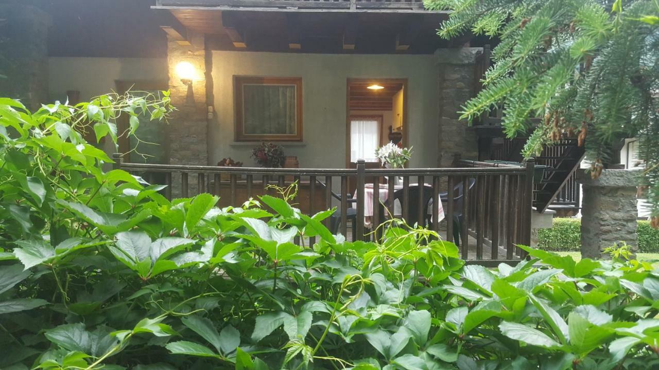 Chalet Blanc "Le Flocon" Courmayeur Exterior photo